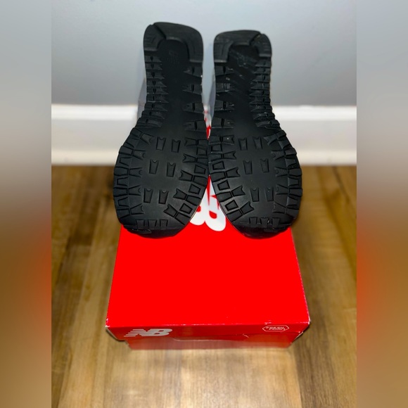 Gray and Navy Men’s New Balance 574 (Size 8.5) - Picture 3 of 3